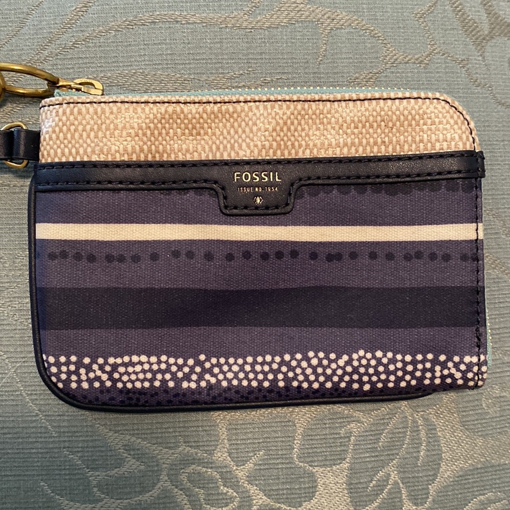 Fossil Wristlet…a cute, navy, seafoam zipper, with gold metal clasps wristlet.